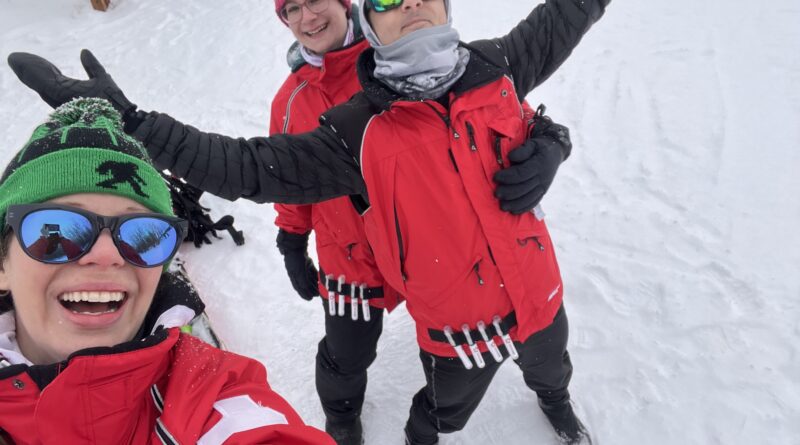 More Than a Ski Pass: The Benefits of Joining the Canadian Ski Patrol
